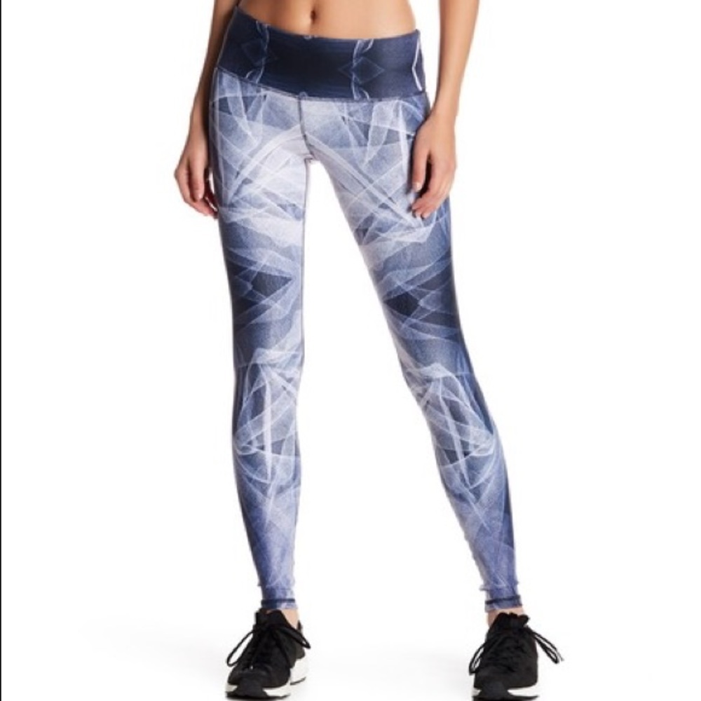 NWOT Noli Yoga Ballerina Legging Blue White Small‎